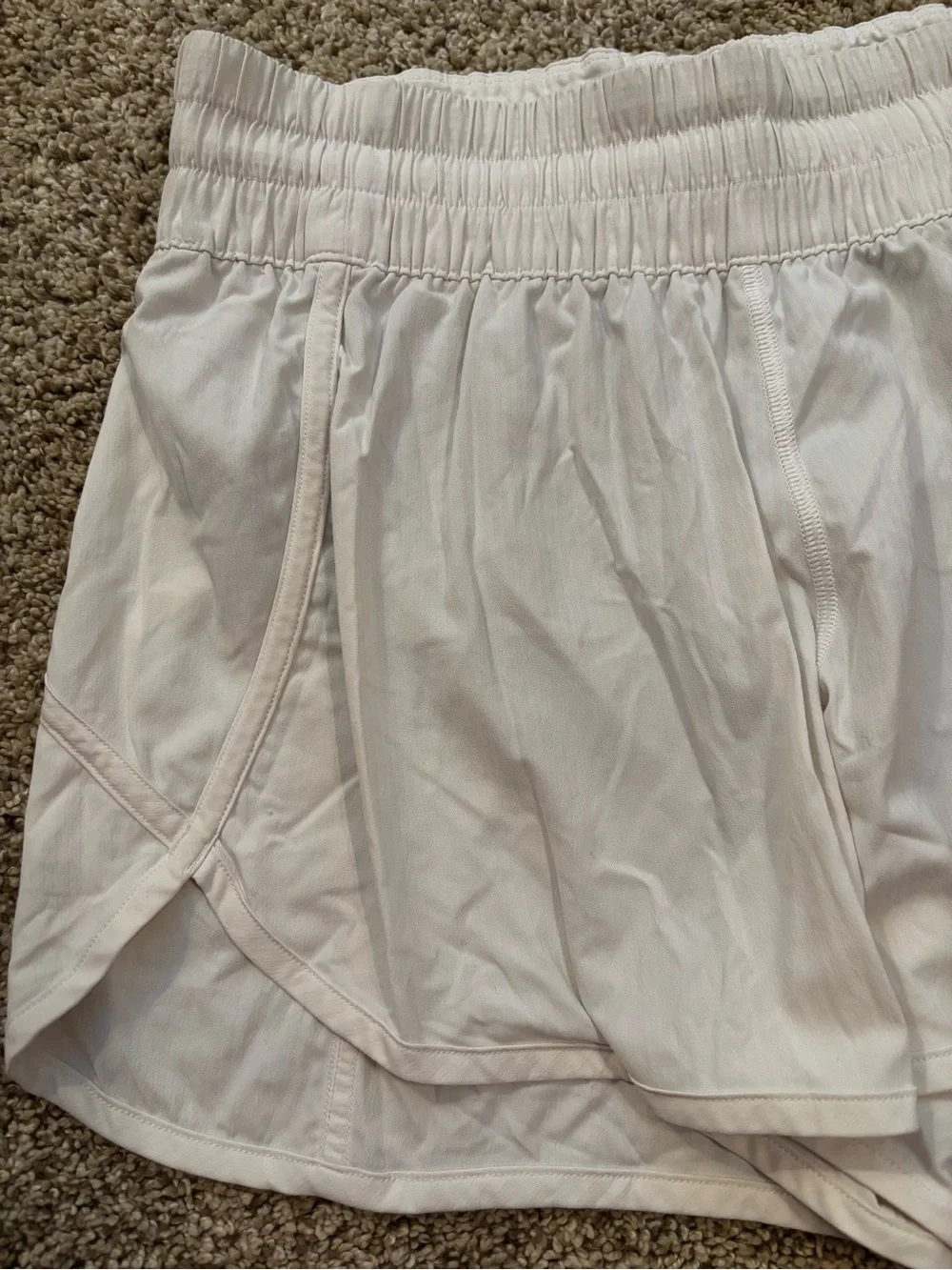 EUC! LULULEMON Hotty Hot low rise lined shorts. Size 8.